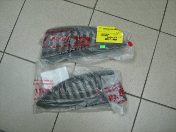MITSUBISHI LANCER 9 <br> 2006    -( 2  )   (3 718 991) : 360,00 .
